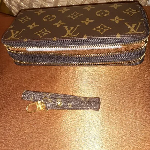 LOUIS VUITTON LV MONOGRAM ZIPPY WALLET - Picture 3 of 10